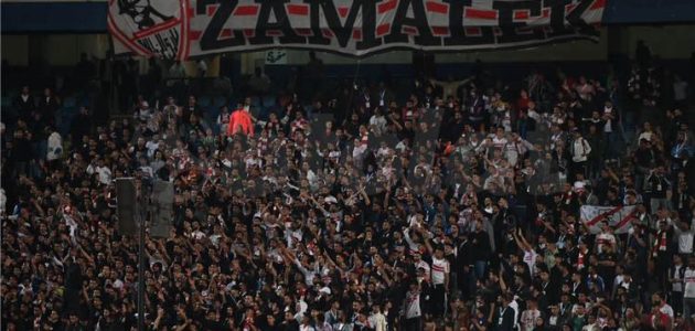 فيديو | انقسام ومشادات في مدرجات الزمالك بعد الخسارة أمام إنبي